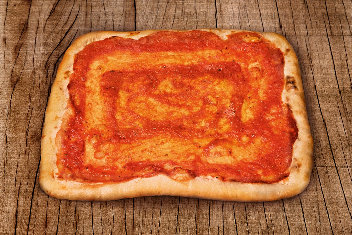 Fond de pizza avec sauce de tomate